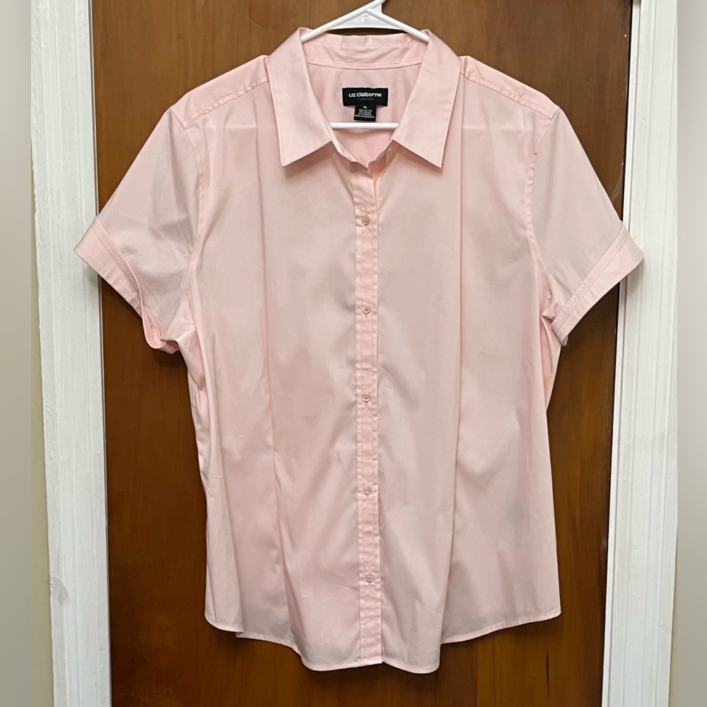 Liz Claiborne Pink button front  Short Sleeve Shirt.‎ XL